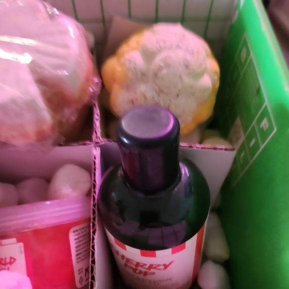 Assorted Lush Kitchen box items - Picture 2 of 10